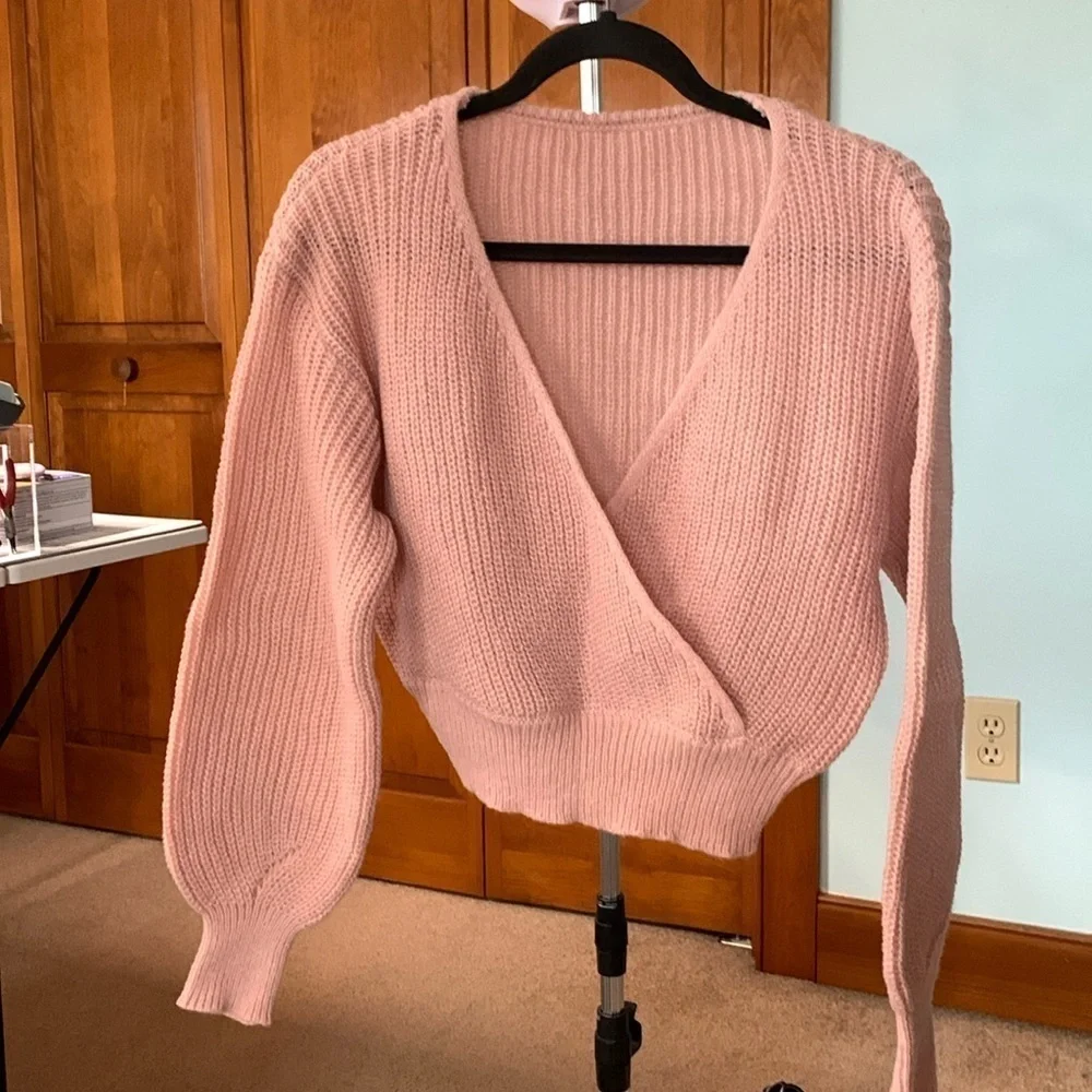 Super Cute Baby Pink Faux Wrap Cropped Sweater Size Large NWOT - Picture 1 of 3